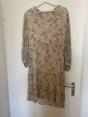 Kleid mit Blumenmuster