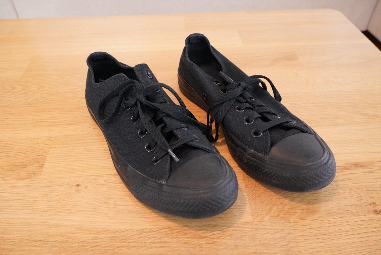 Converse Scarpe da uomo: Converse Sneaker "Chuck Taylor All Star Classic" Schwarz – Usato da Wallisellen venduto da SwissTreeDee