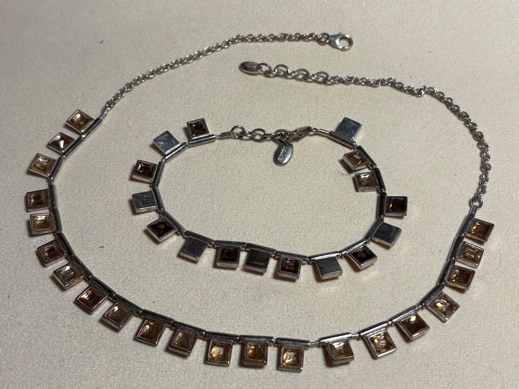 Bracciali & Braccialetti: Sehr schönes Armband mit passendem Halsschmuck – Usato da St. Peterzell venduto da verena40