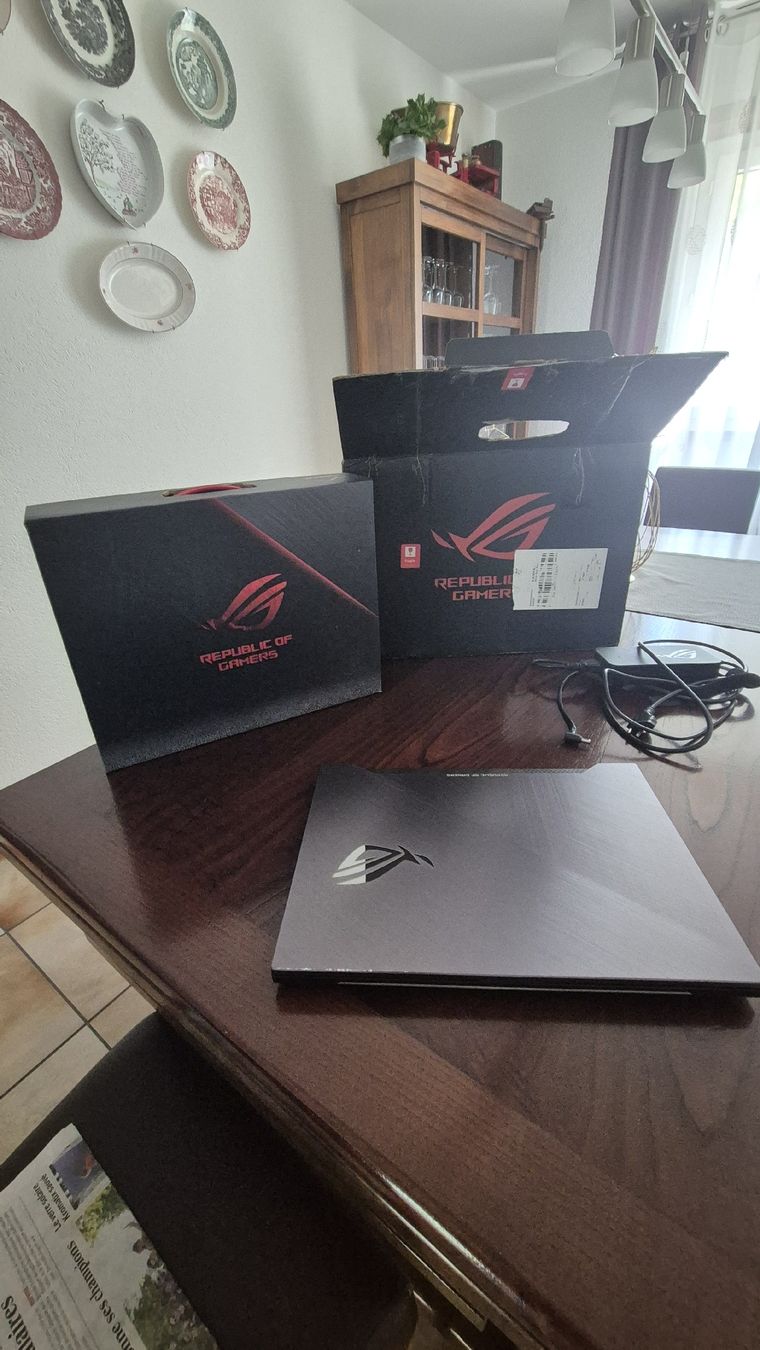 Asus Notebook: ASUS ROG Strix SCAR II GL504GW – Usato da Corcelles-Payerne venduto da craveiro_in4k
