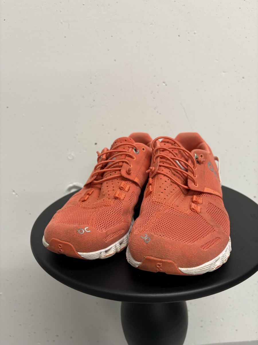 On Damenschuhe: On Sneaker Cloud 5 Gr. 37.5 Damen coral orange – Gebraucht aus Regensdorf von secondchancefashion 2