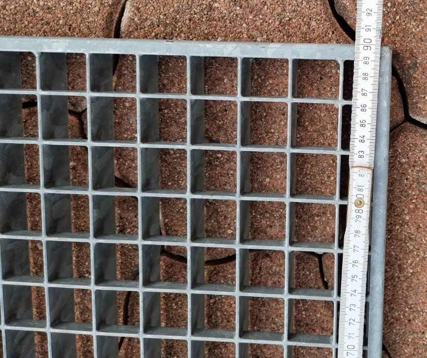 Gitter & Roste: Gitterrost, Metall – Gebraucht aus Zuzgen von ricard11 3