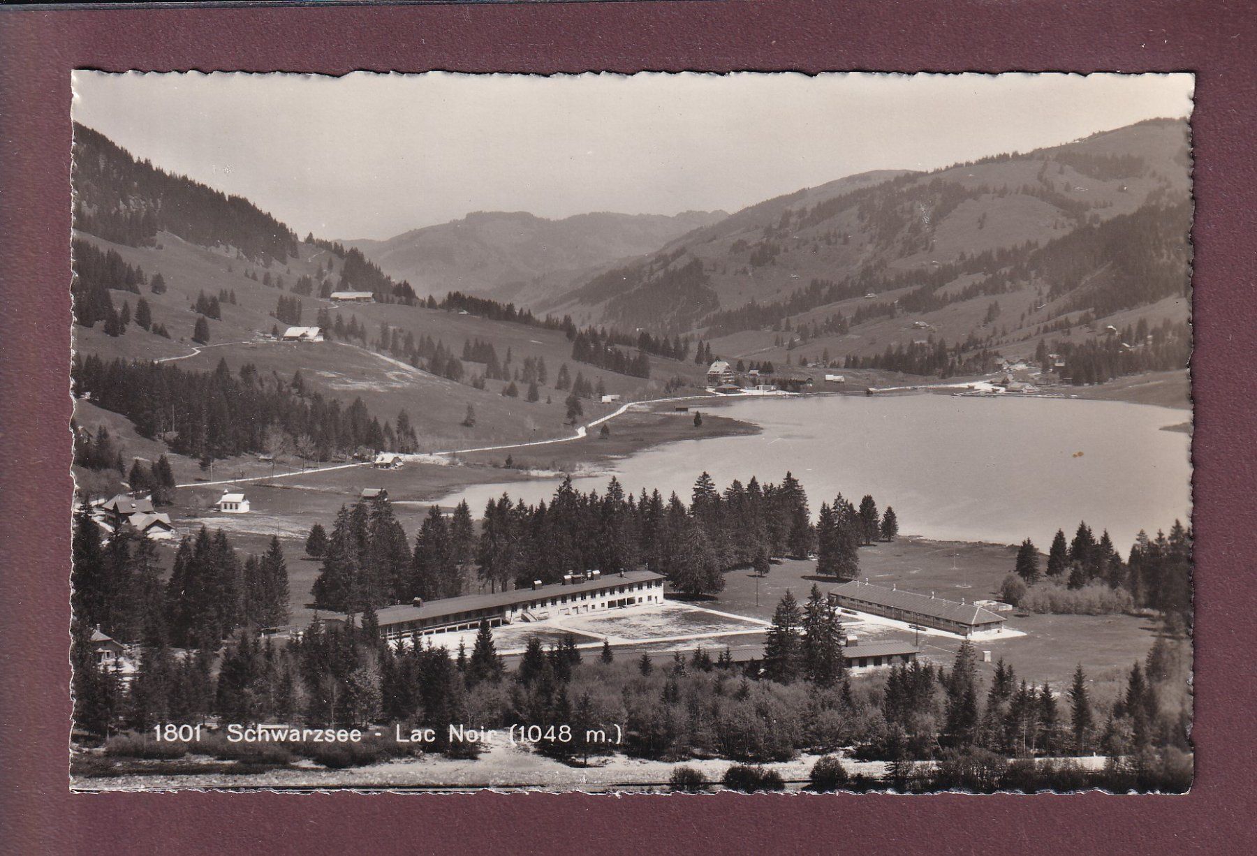 Cartoline postali: SCHWARZSEE / LAC NOIR - 1945 Feldpost – Usato da Pully venduto da nicecards