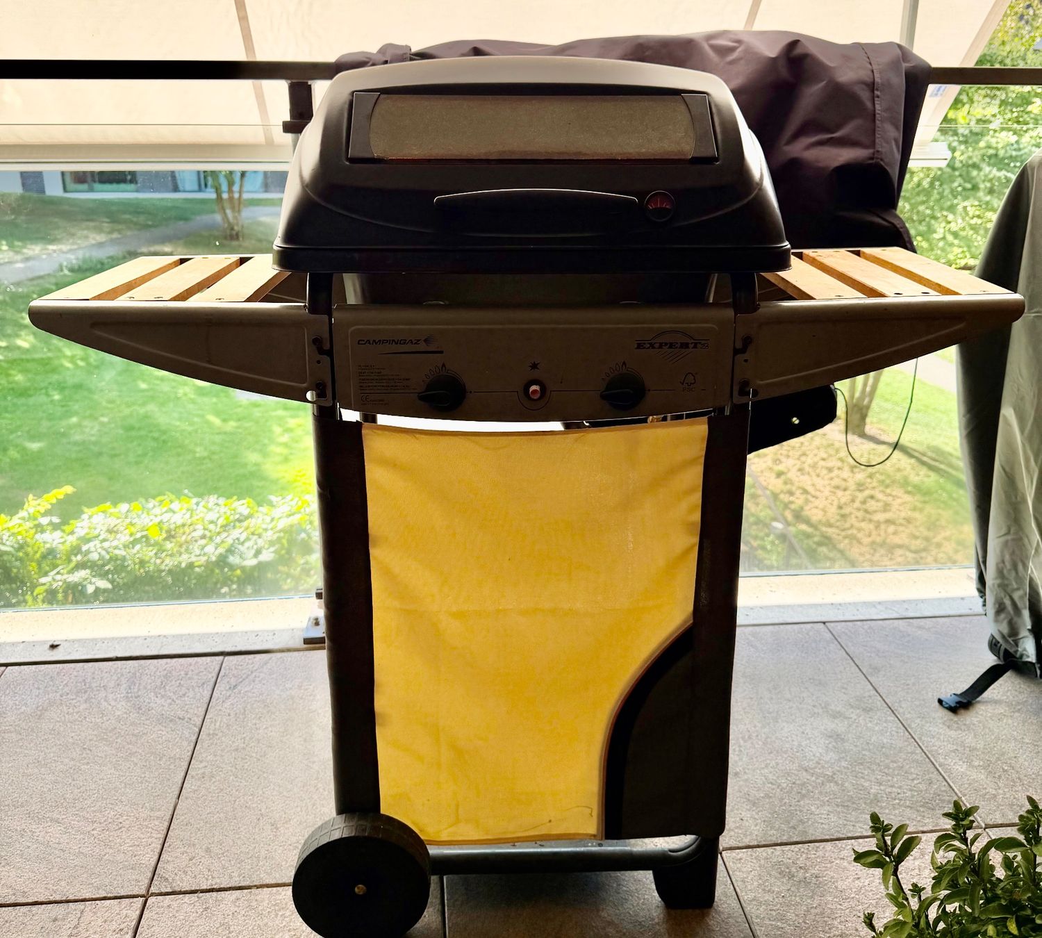 Campingaz Grills: Lavastein-Gasgrill, kompakt – Gebraucht aus Zürich von Hurtzle