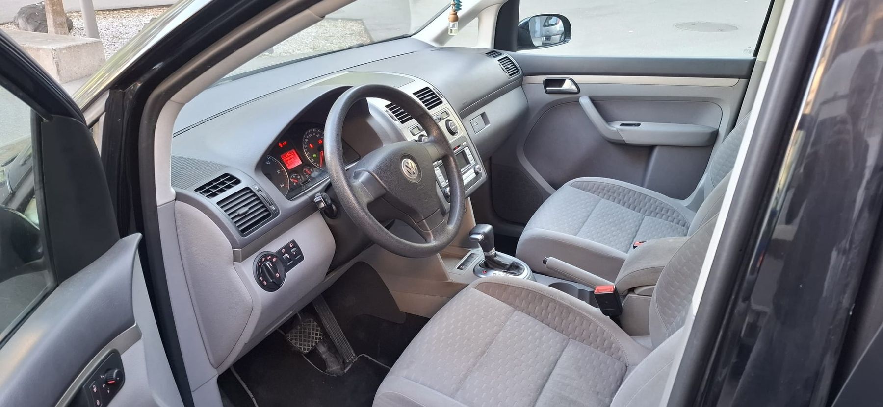 VW Automobili: vw touran 2.0tdi automatic 7places – Usato da Fribourg venduto da marco_pinho 2