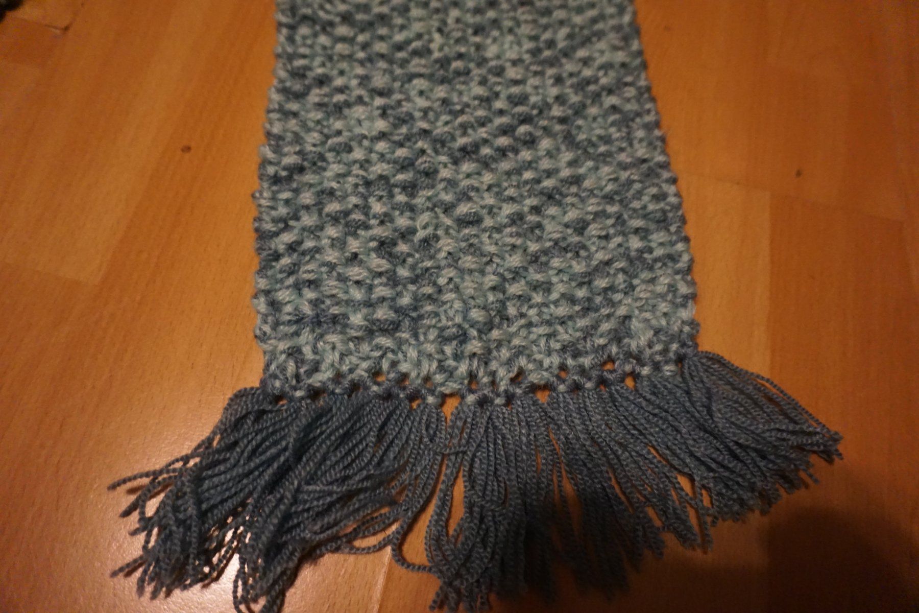 Foulards, Tücher & Schals: Handgestrickter, warmer Schal mit Fransen, Winter-Look – Gebraucht aus Zürich von einalemjena 1