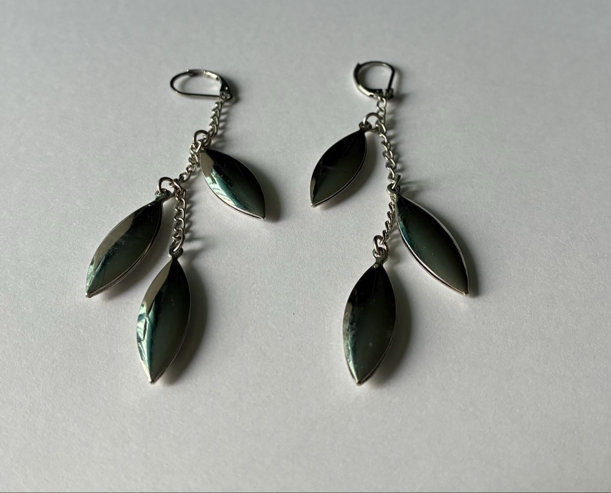 Ohrringe & -stecker: Silver tone dangle earrings leaf design – Gebraucht aus Basel von cat_sq5m 4
