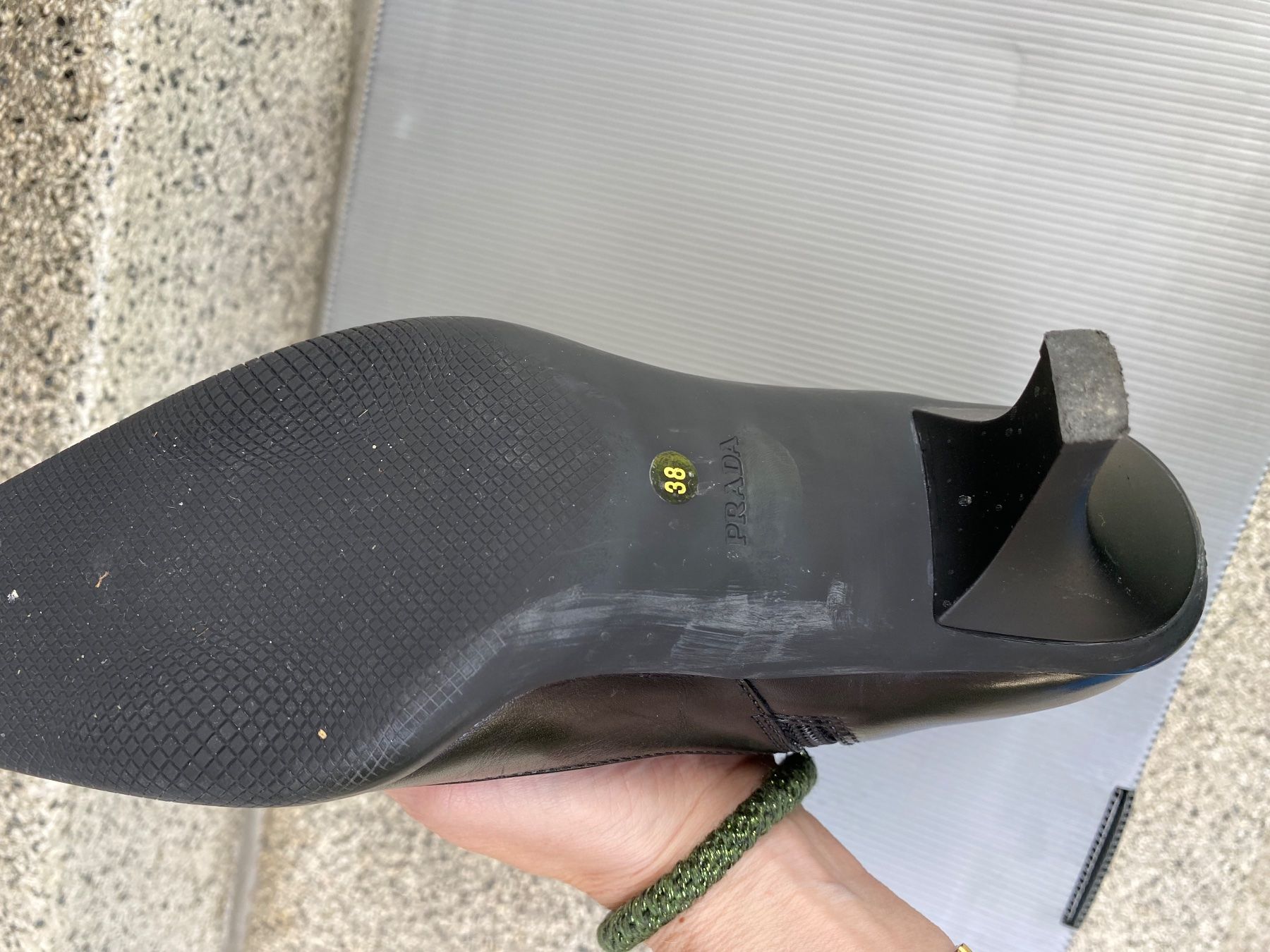 Prada Damenschuhe: Stiefeletten Prada schwarz Grösse 38 – Gebraucht aus Zürich von JDB_Vintage 2