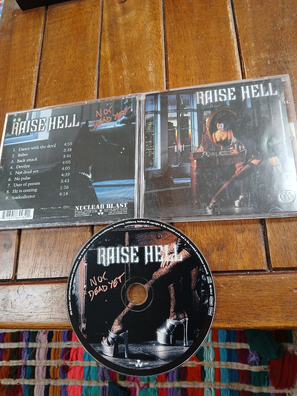 CDs: raise hell - not dead... – D'occasion à St-Cergue par VeganWarrior