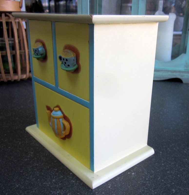 Sistemi di archiviazione: Tee-Kästchen/Mini Kommode/Schmuckkästchen mit  3 Schubladen – Usato da Bischofszell venduto da Pfau0 2
