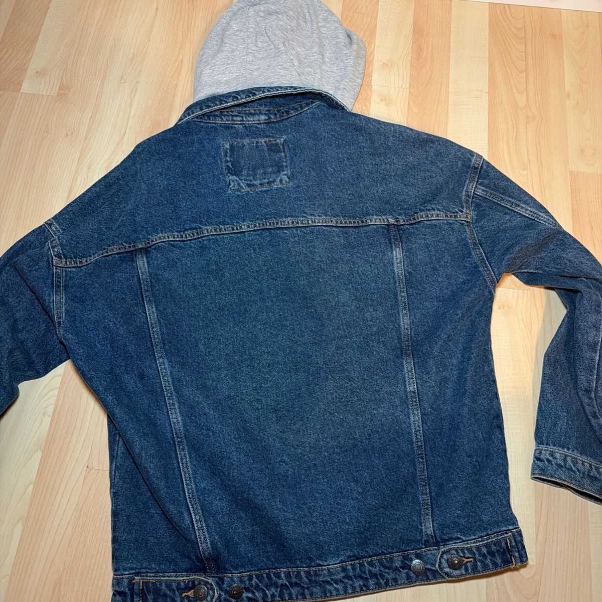 Pull&Bear Giacche: Pull&Bear Denim Jacket with Hood, Size M – Nuovo (secondo la descrizione) da St. Gallen venduto da ber_82p9 5