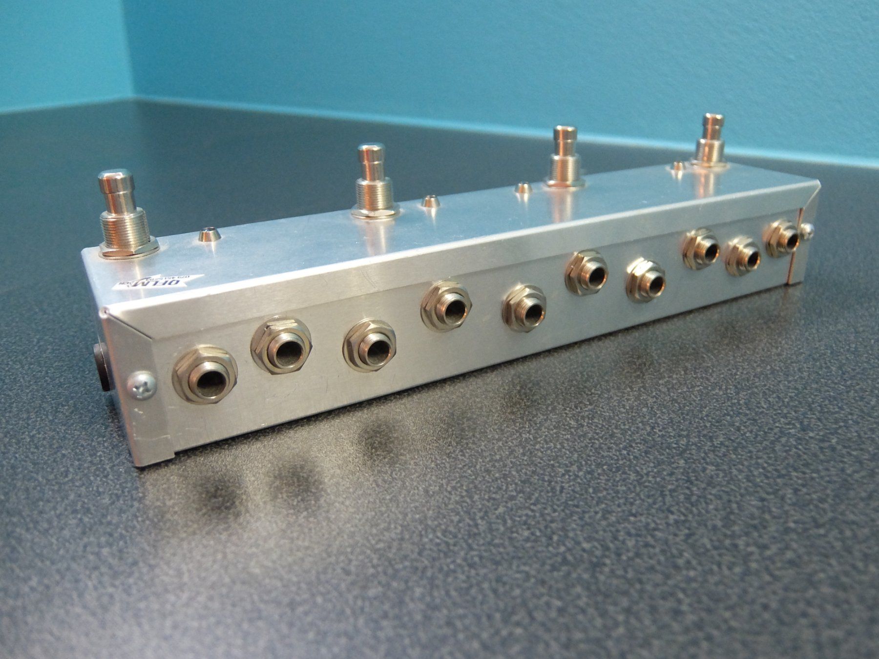 Strumenti musicali: Buzz Electronics - Programmable 4 FX Looper/Switch – Usato da St. Gallen venduto da qflm