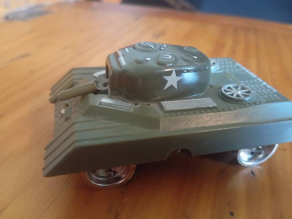 Spielzeuge: Kleiner Blechpanzer – Gebraucht aus Basel von Petergunn