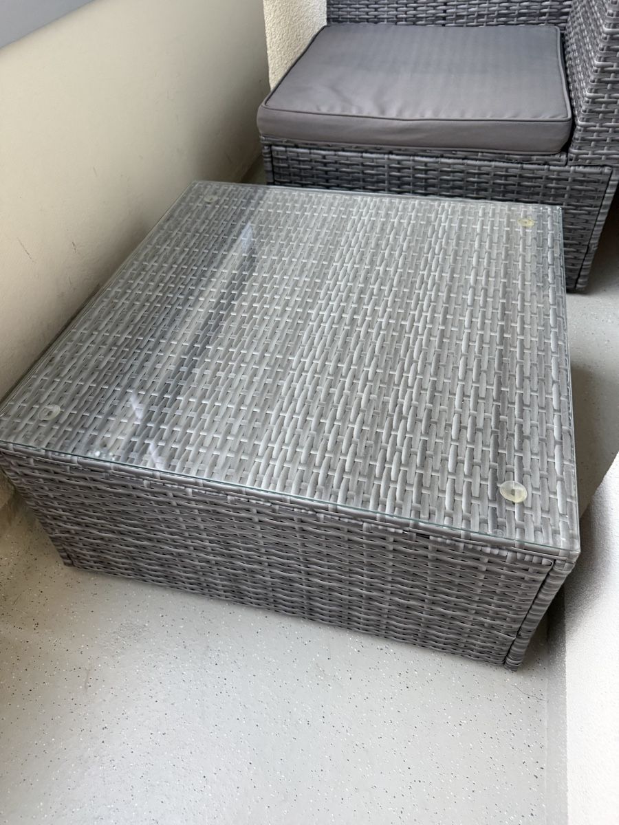 Sofas: Ecksofa aus grauem Polyrattan mit Beistelltisch – Gebraucht aus Zürich von ern_5jv6 5