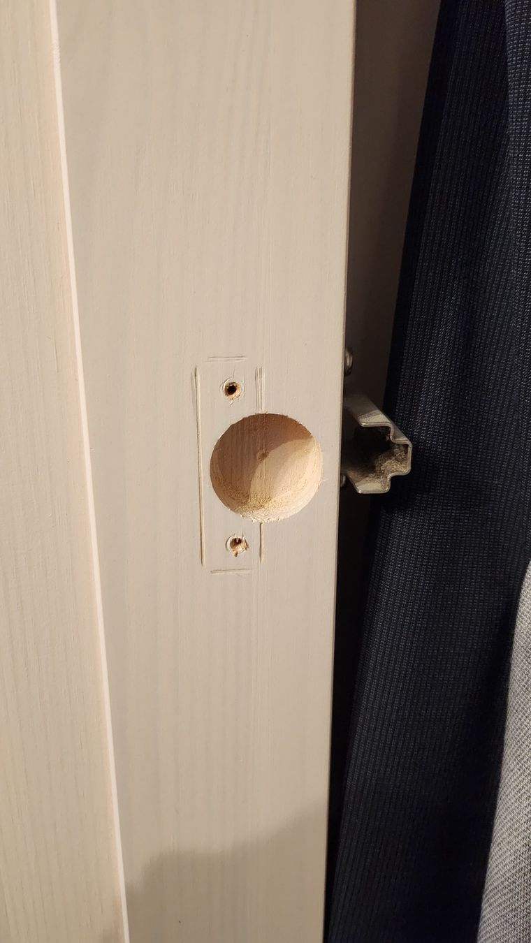 Armadi: Grosser Kleiderschrank mit Spiegel – Usato da Spiez venduto da _Roxy 2