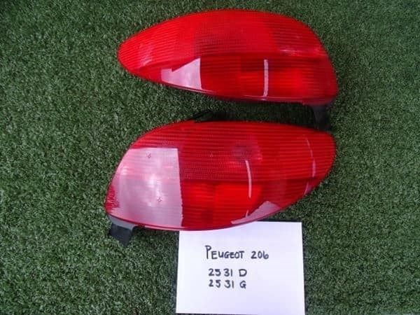 Peugeot Scheinwerfer: Peugeot 206  Rückleuchten li + re. – Gebraucht aus Ibach von Zingi73
