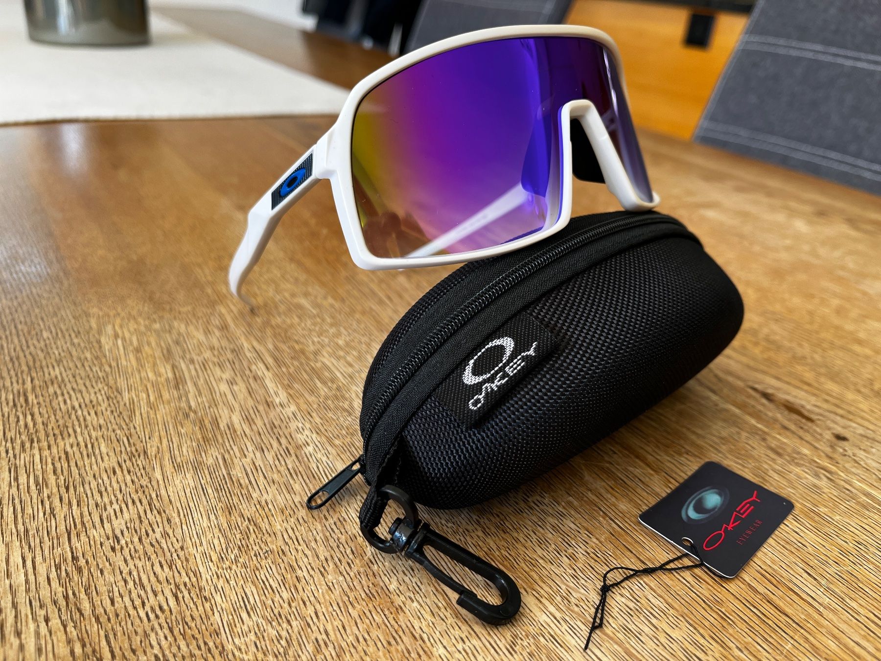Oakley Occhiali & Lenti: Lunette de soleil estampillée Oakley – Nuovo e nell'imballaggio originale da Flanthey venduto da Didiphil 1
