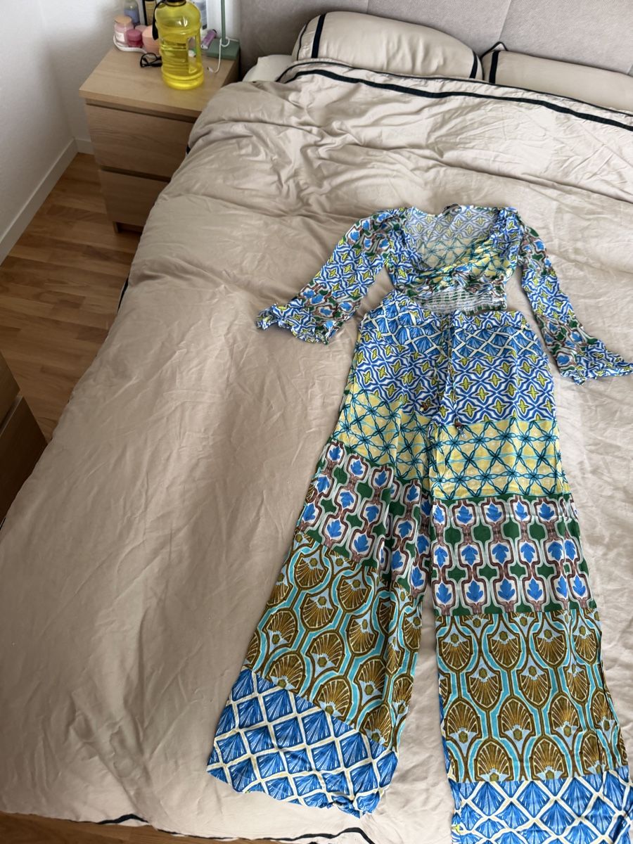 Zara Lotti di vestiti: Zara Summer Set Trousers and Blouse – Usato da Horgen venduto da Elizhadz