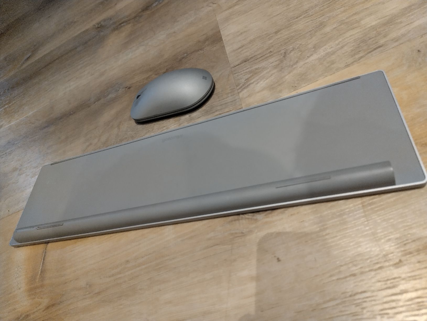 Microsoft Tastiere: Microsoft Surface Keyboard (CH, Kabellos) inkl. Maus – Usato da Dättwil AG venduto da Kleinaberfein 1