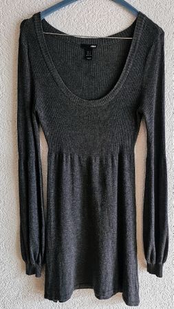 Tunique H&M grise, taille S, en bon état.