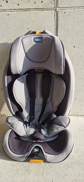 Seggiolini per auto: Kindersitz Chicco ohne Isofix – Usato da Schattdorf venduto da KleinP 1