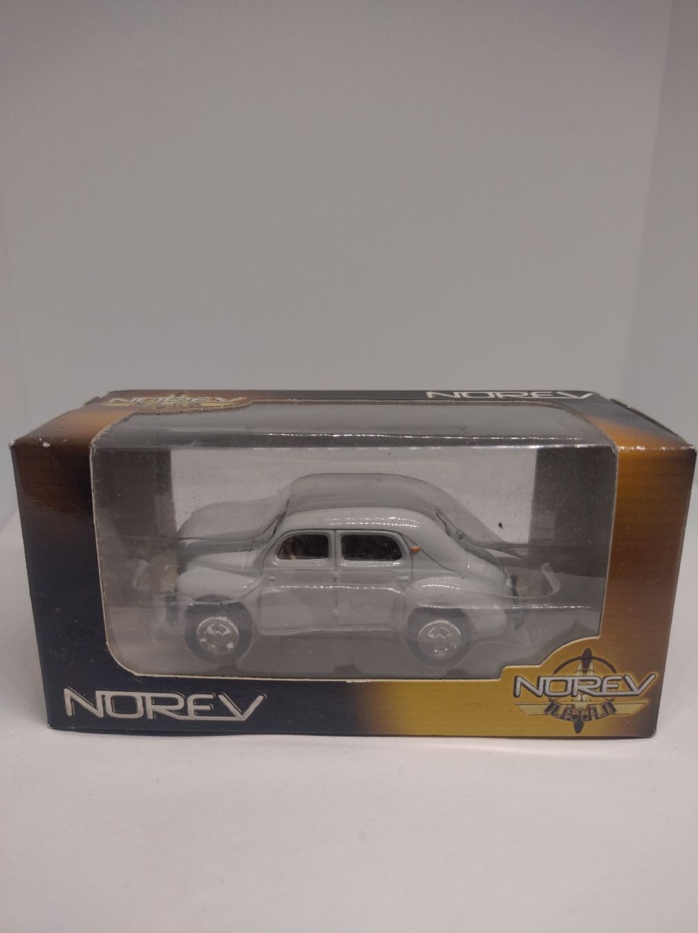 Norev Modellini d'auto: Norev Renault 4CV, gris, échelle 1/64 – Nuovo e nell'imballaggio originale da La Chaux-de-Fonds venduto da Pierrot8404