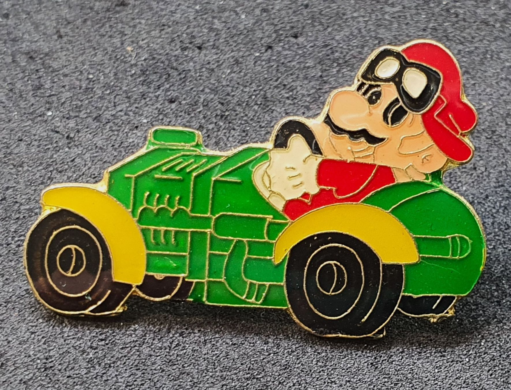 Placchette & Badge: U146 - Pin Nintendo Super Mario - mit Rollbrett – Usato da Reinach BL venduto da Boston-Verkauf 1