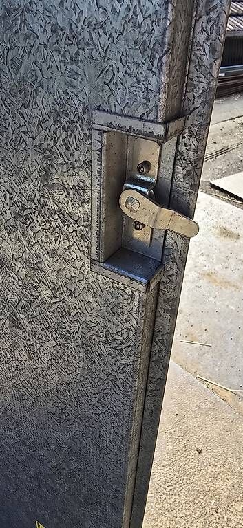Porte: Metalltüre mit Rahmen – Usato da Hettiswil venduto da irenz 3