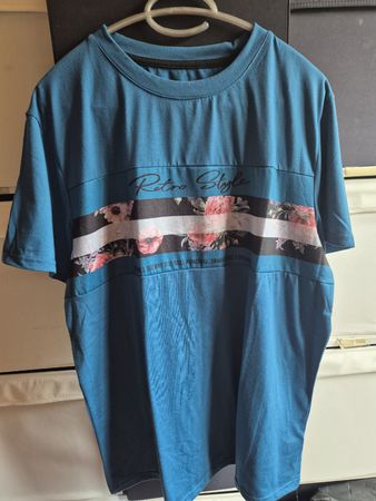 Retro Style T-Shirt Türkis mit Blumenmuster, Top Zustand!