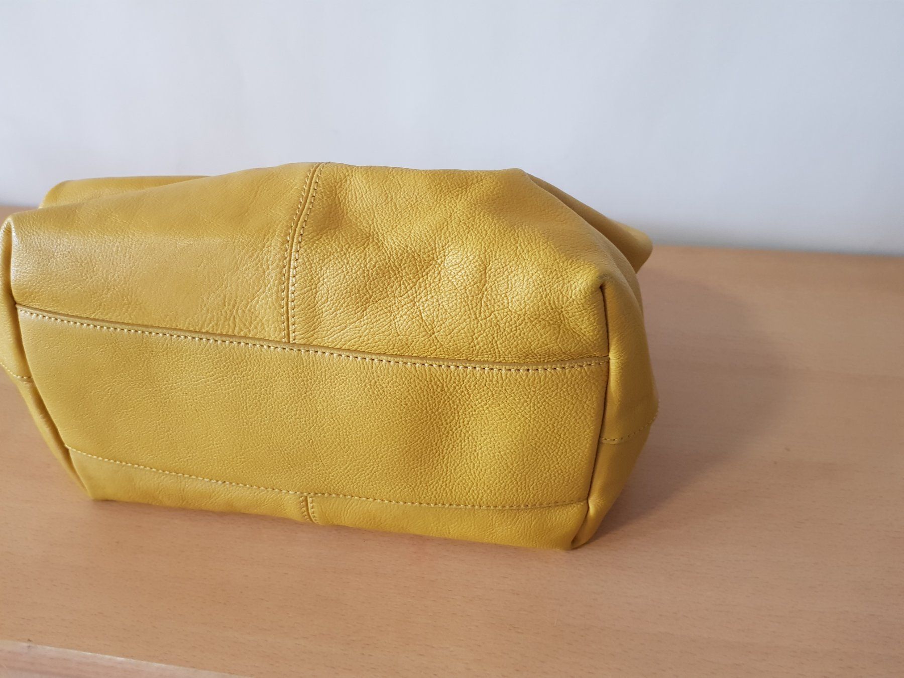 DKNY Taschen für Damen: DKNY Leder Handtasche Gelb – Gebraucht aus Basel von Birs868 7