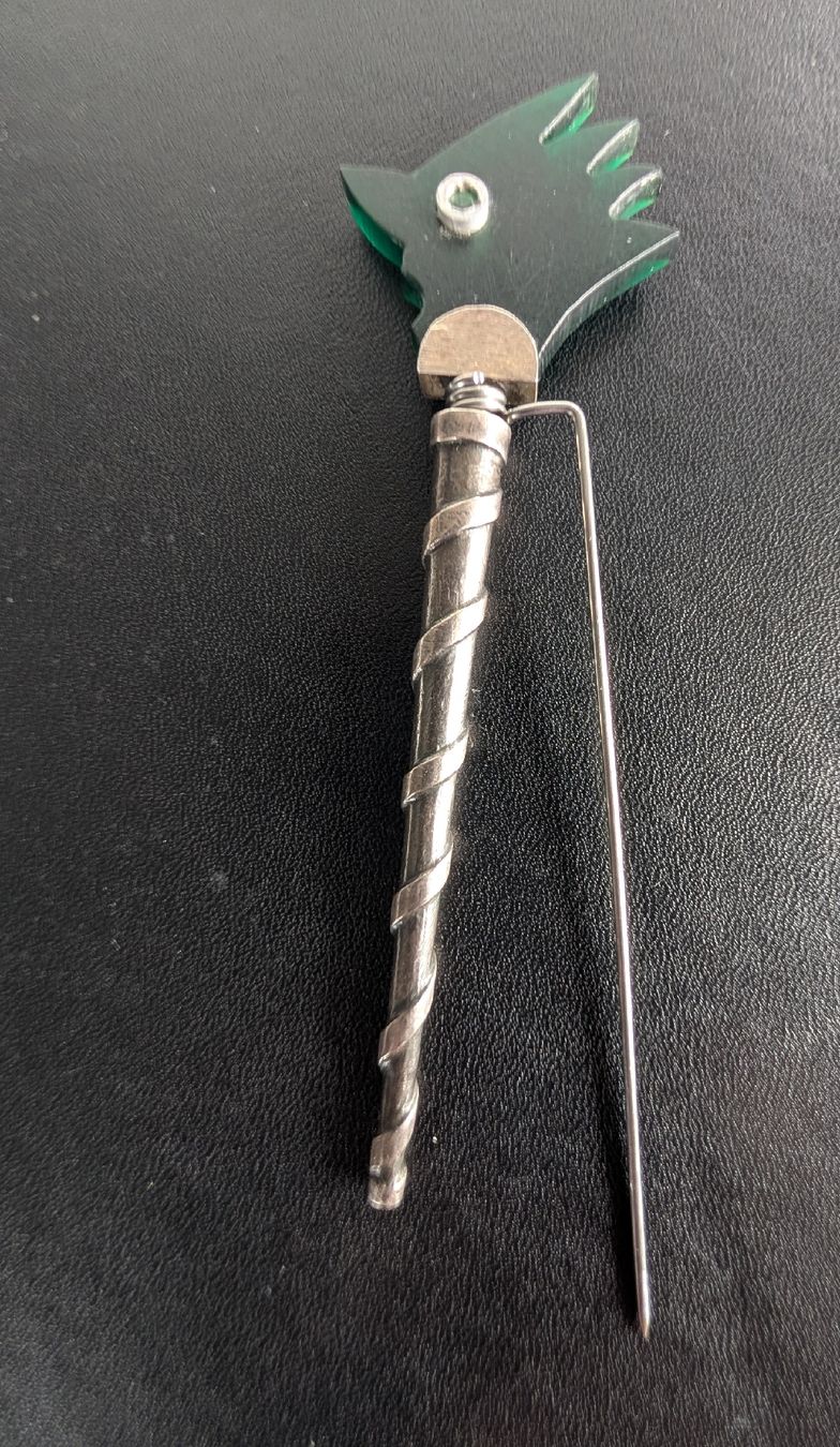 Spille & Fermagli: Brosche Silber mit grünem Kunststoffkopf – Usato da Münsingen venduto da Rehtre