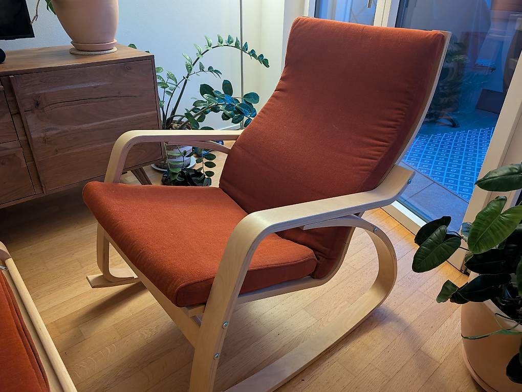 Ikea Poltrone: IKEA POÄNG Schaukelstuhl & Hocker + Custom Überzug – Usato da Zurich venduto da elizabettli