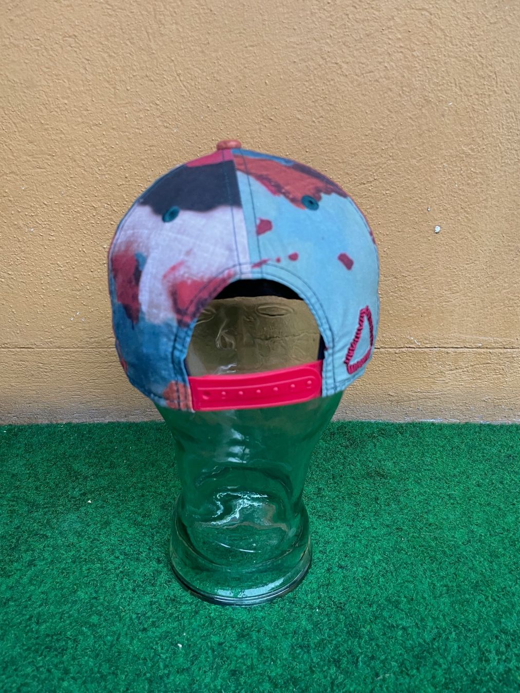 New Era Copricapi, berretti & cappellini: New Era 6-Panel Snapback Tye-Die – Usato da Zürich venduto da le_souk 2
