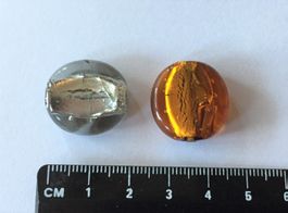 2 perles en verre gris + brun /  Glasperlen
