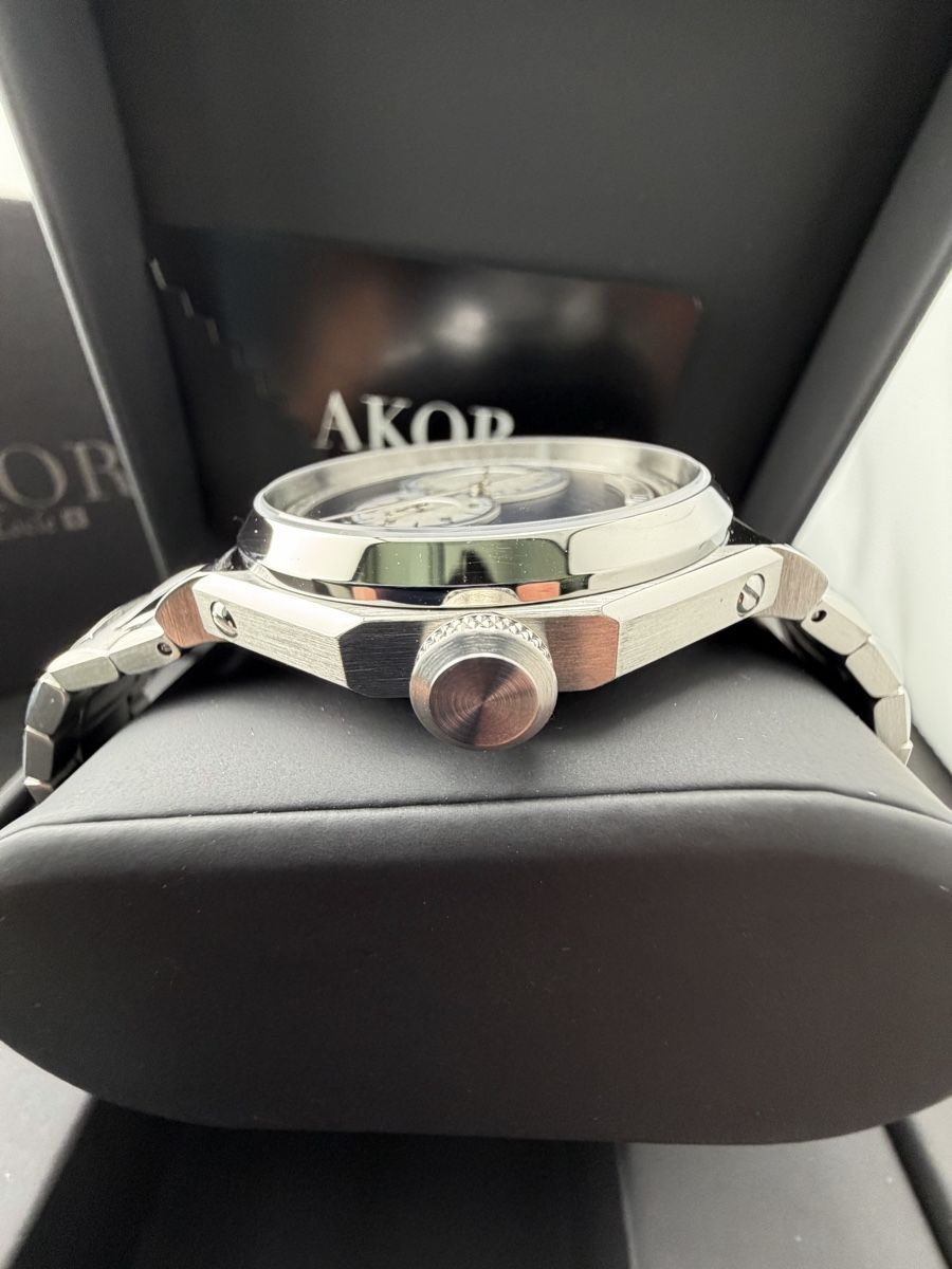 Orologi: Montre AKOR Régulateur Bleu Le Locle Neuf Full Set – Nuovo e nell'imballaggio originale da Neuchâtel venduto da TopChrono24 4