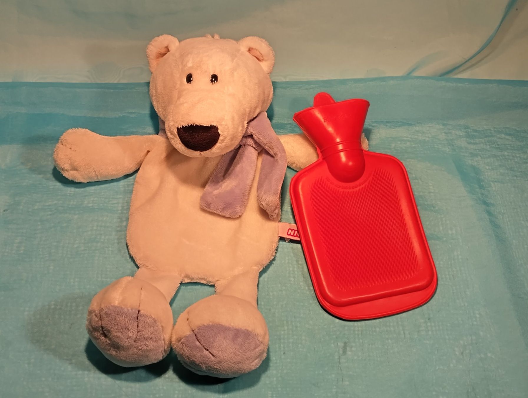 Nici Giocattoli: NICI Eisbär mit Bettflasche, L: 40cm – Usato da Bellach venduto da JingleCherry