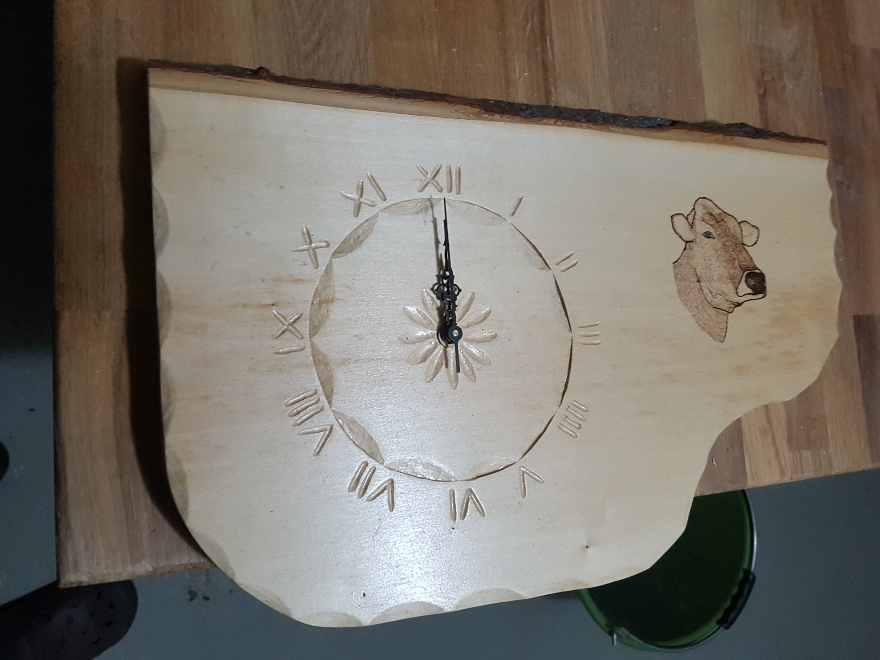 Articoli in legno: Wanduhr geschnitzt und eingebrannt – Nuovo (secondo la descrizione) da Siebnen venduto da Holzwork75 1