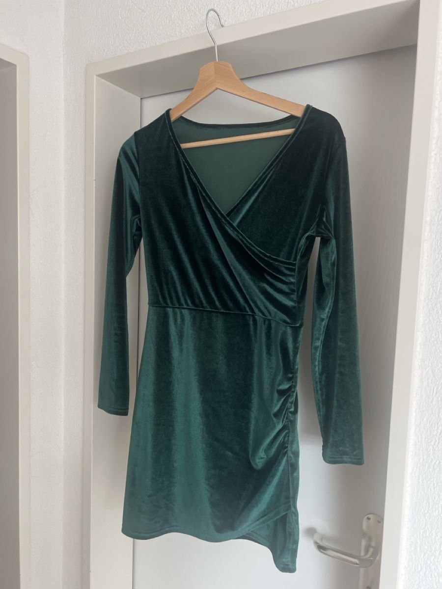 Kleider: Samtkleid festlich, smaragdgrün – Neu (gemäss Beschreibung) aus Egg b. Zürich von ZeroWaste