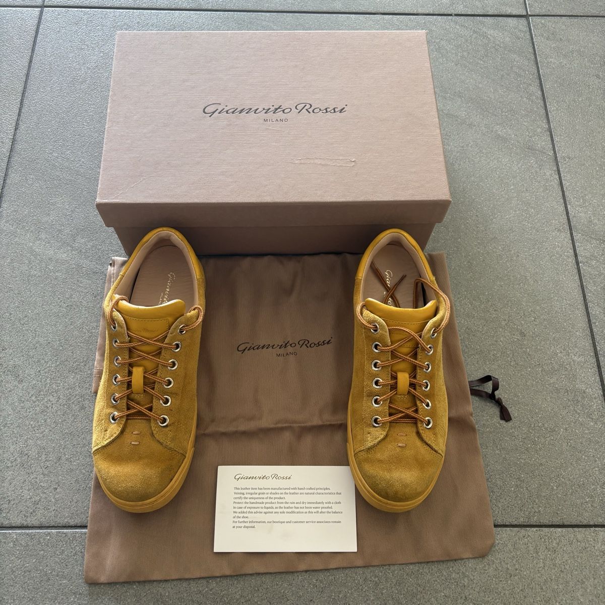 Gianvito Rossi Scarpe da uomo: Gianvito Rossi Yellow Sued sneakers 35 – Usato da Pully venduto da Sell_it_all