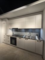 Ausstellungsküche mit Edelstahlabdeckung