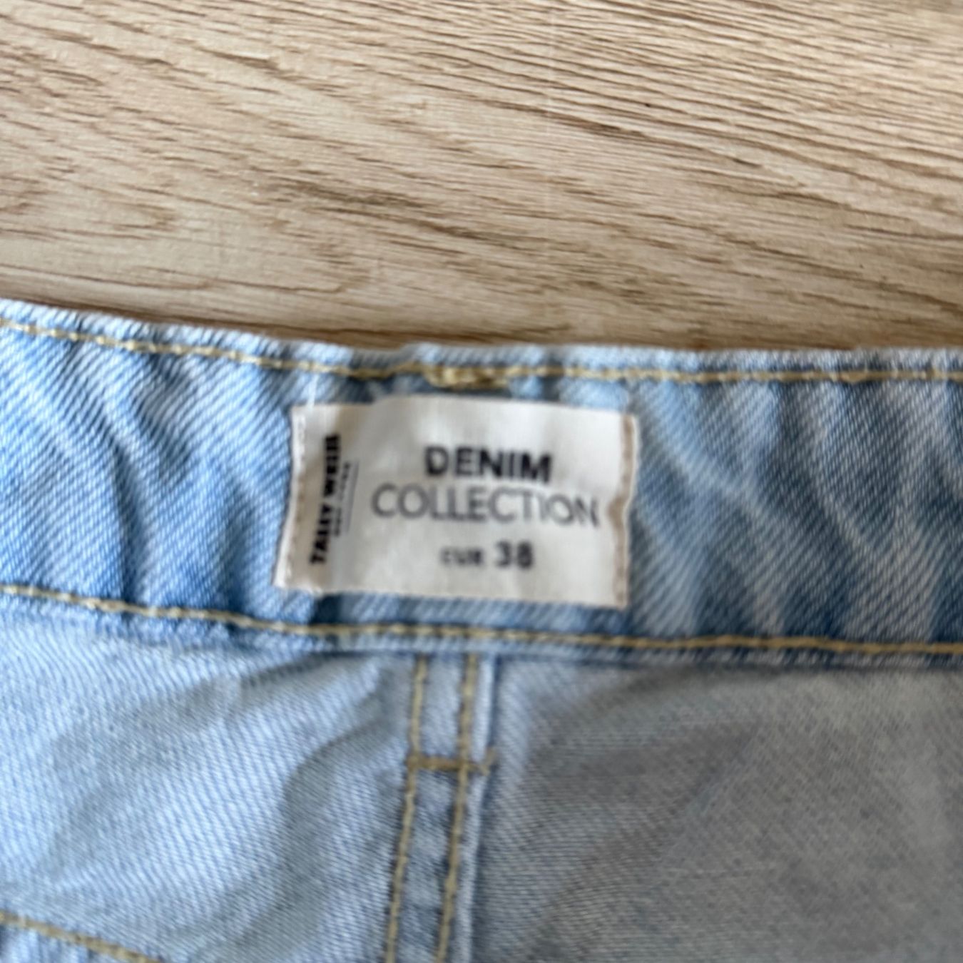 Pantaloni: Short destroit  gr 38  tolle Form – Usato da Melide venduto da fashiono5 3