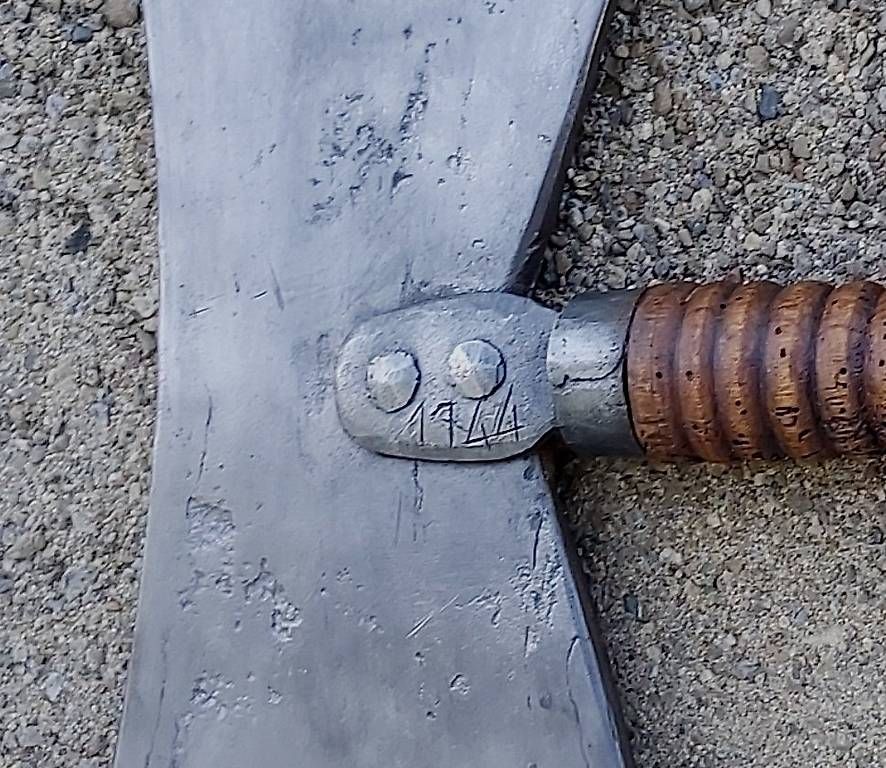 Tous les outils: Museales Zunft- oder Amtsbeil der Metzgerzunft datiert 1744 – D'occasion à Frasnacht par Carawill 1