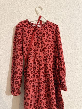 Robe hiver léopard fille, taille 110-116 cm, très bon état