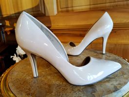 Elegante Damen Pumps Gr. 40, beige, Lackoptik