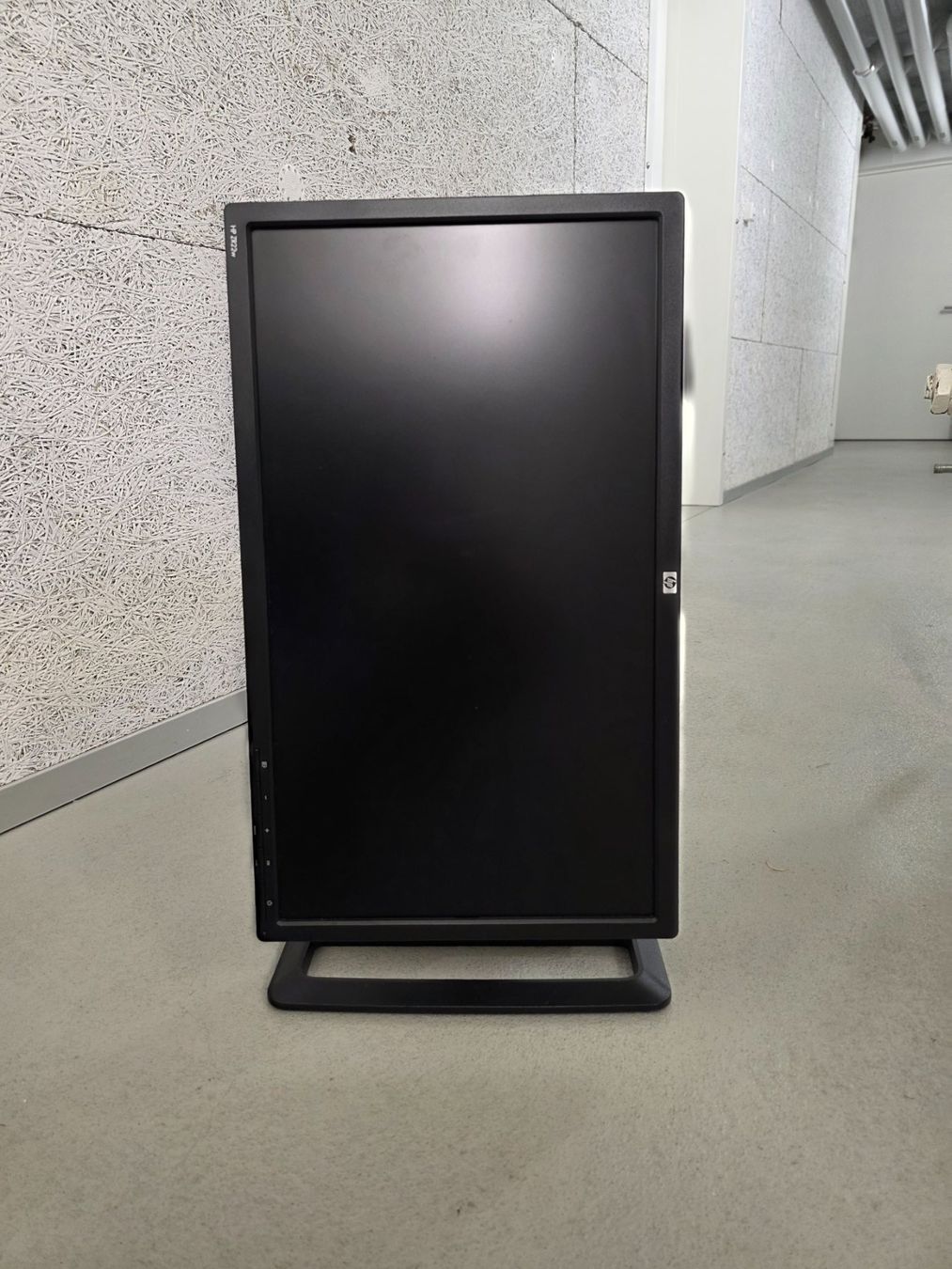 Hewlett Packard Monitore: HP Bildschirm ZR22w – Gebraucht aus ZÜRICH von Hassan5 1