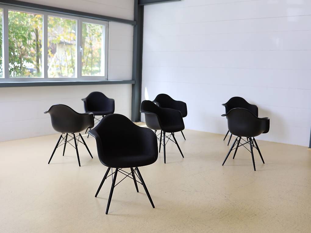 Vitra Sedie: 2 VITRA Armchairs DAW von Eames – Usato da Meinisberg venduto da atelier_TILIJA 4