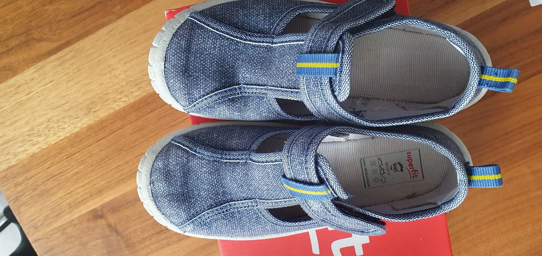 Superfit Scarpe da uomo: Superfit Hausschuhe Gr. 28 – Usato da Reigoldswil venduto da sunneschien09 2