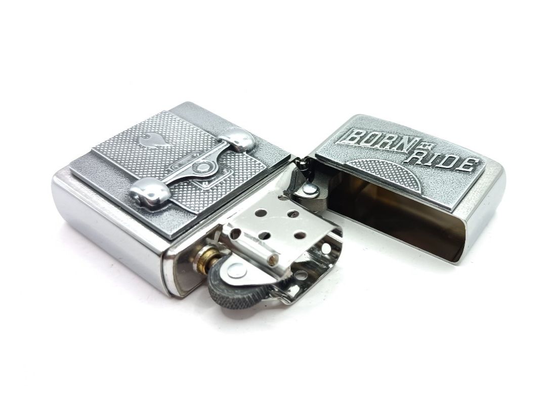 Zippo Accendini: ZIPPO Skateboard Emblem Feuerzeug 2007903 – Nuovo e nell'imballaggio originale da Ennenda venduto da Benzinflamme 3
