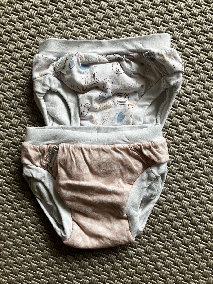 Biancheria intima: 8 Mädchen Trainings Unterhosen  – Usato da Zürich venduto da Skylar80 1