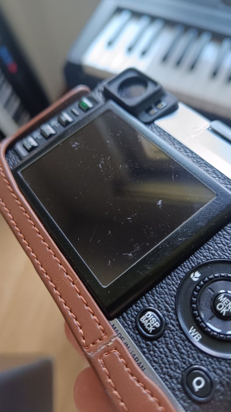 Fujifilm Kamera: Fujifilm X100s + 2 Akkus + Ledertasche – Gebraucht aus Bern von saxovoni 3
